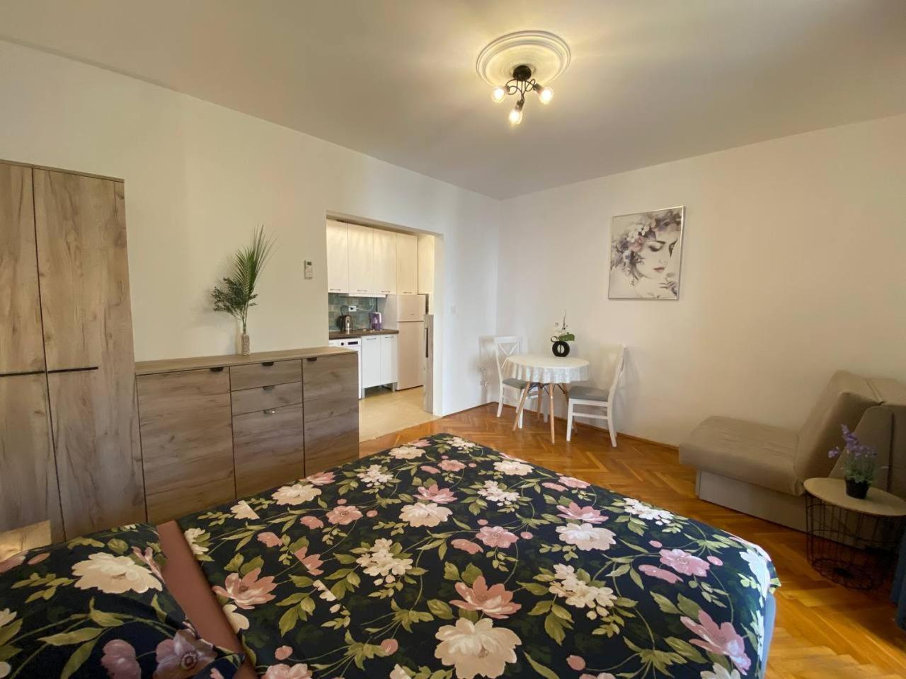 Bečići Alina'S Apartment מראה חיצוני תמונה