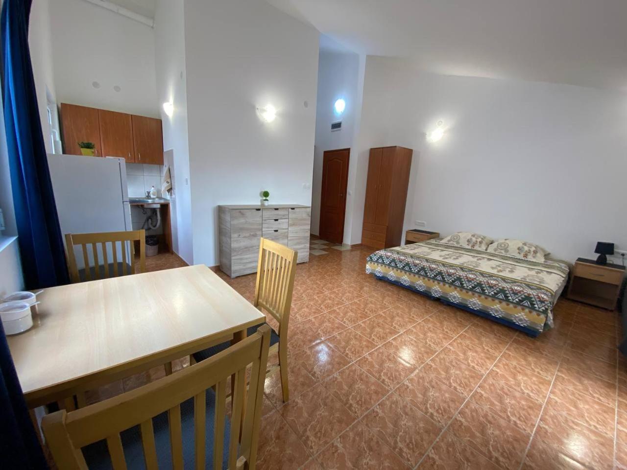 Bečići Alina'S Apartment מראה חיצוני תמונה