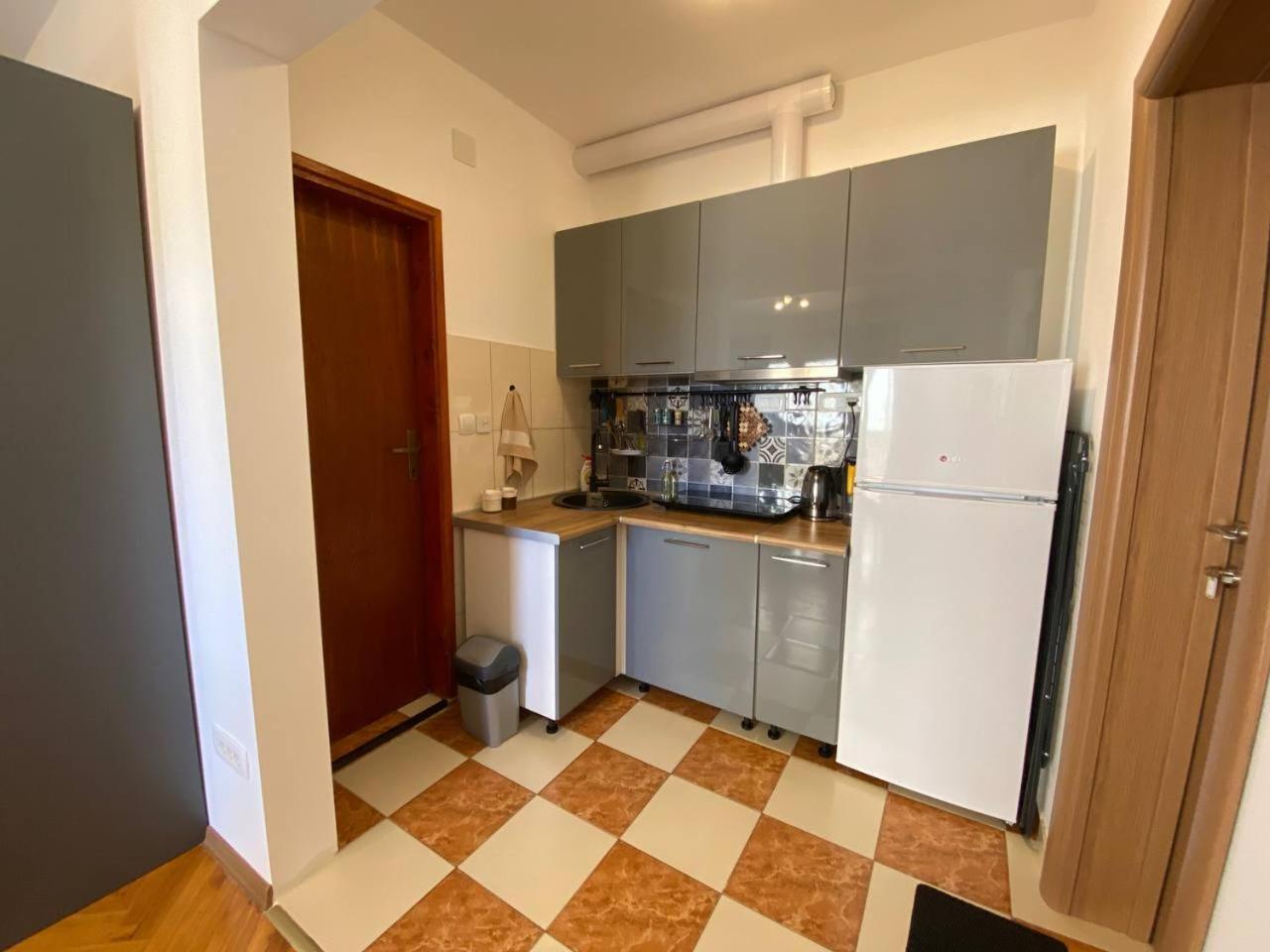 Bečići Alina'S Apartment מראה חיצוני תמונה