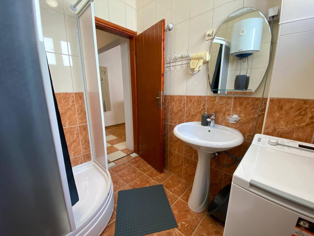 Bečići Alina'S Apartment מראה חיצוני תמונה